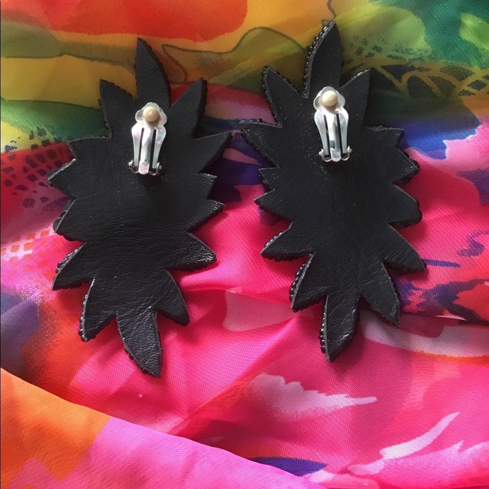 🌸 Vtg 80s Black Beaded Clip Earrings Vintage Beads Beading 80’s 1980’s GUC 🌺 - Picture 9 of 10